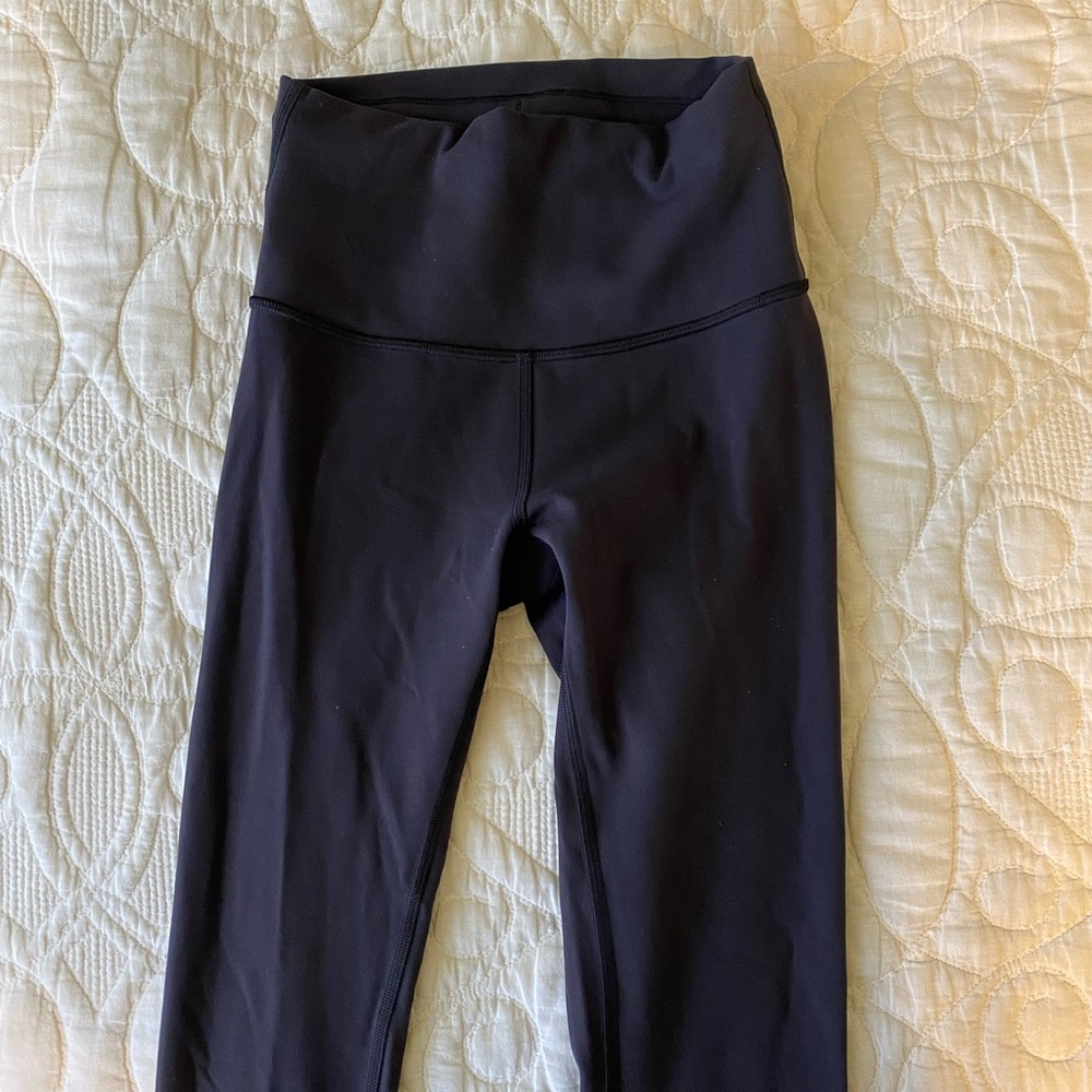 Lululemon Wunder Trains- size 4. Crop length.